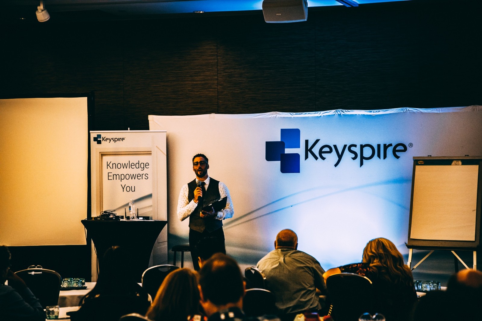 Justin Konikow presenting to a Keyspire investor audience
